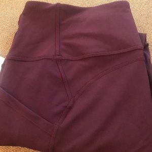 NWT All the Right Places Crop II